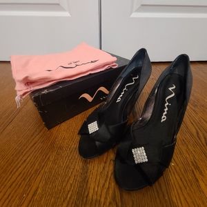 Womens Nina Cameka black luster satin high heel shoe, size 9.5, great condition